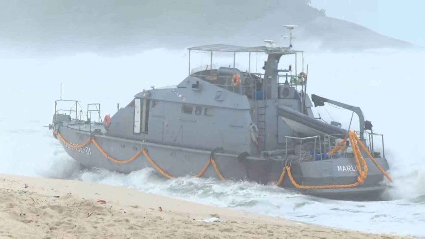Resgate do Navio-Patrulha Marlim na Praia da Macumba: Chuva e Ressaca no Rio de Janeiro Dificultam Operação Resgate do Navio-Patrulha Marlim na Praia da Macumba: Chuva e Ressaca no Rio de Janeiro Dificultam Operação