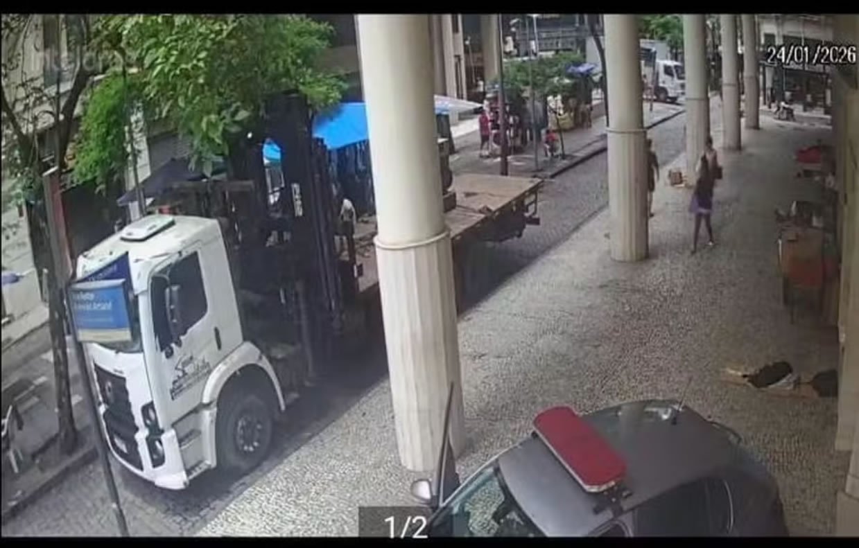 Saque na Antiga Loja Leader da Rua Uruguaiana: Escadas Rolantes e Estrutura Levadas no Rio Saque na Antiga Loja Leader da Rua Uruguaiana: Escadas Rolantes e Estrutura Levadas no Rio