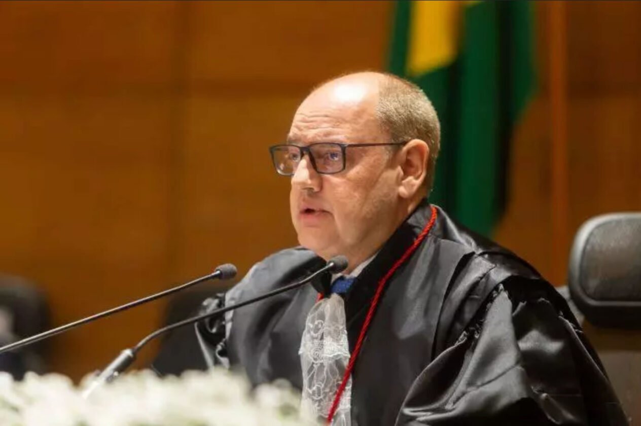 Governo do RJ: Ricardo Couto acelera cortes e exonerações chegam a 544