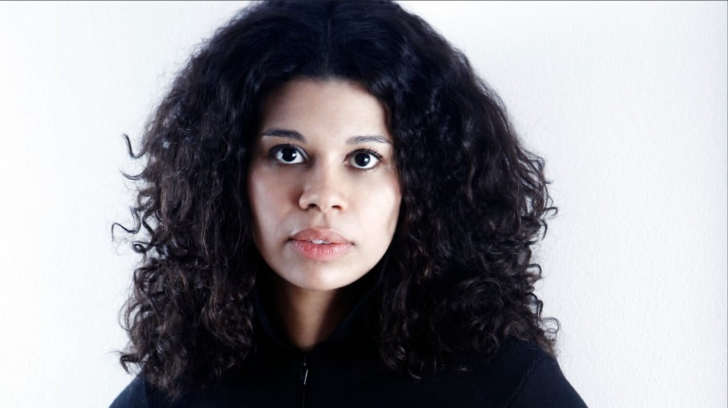 Escritora de Nova Iguaçu é finalista de prêmio internacional de ficção Escritora de Nova Iguaçu é finalista de prêmio internacional de ficção