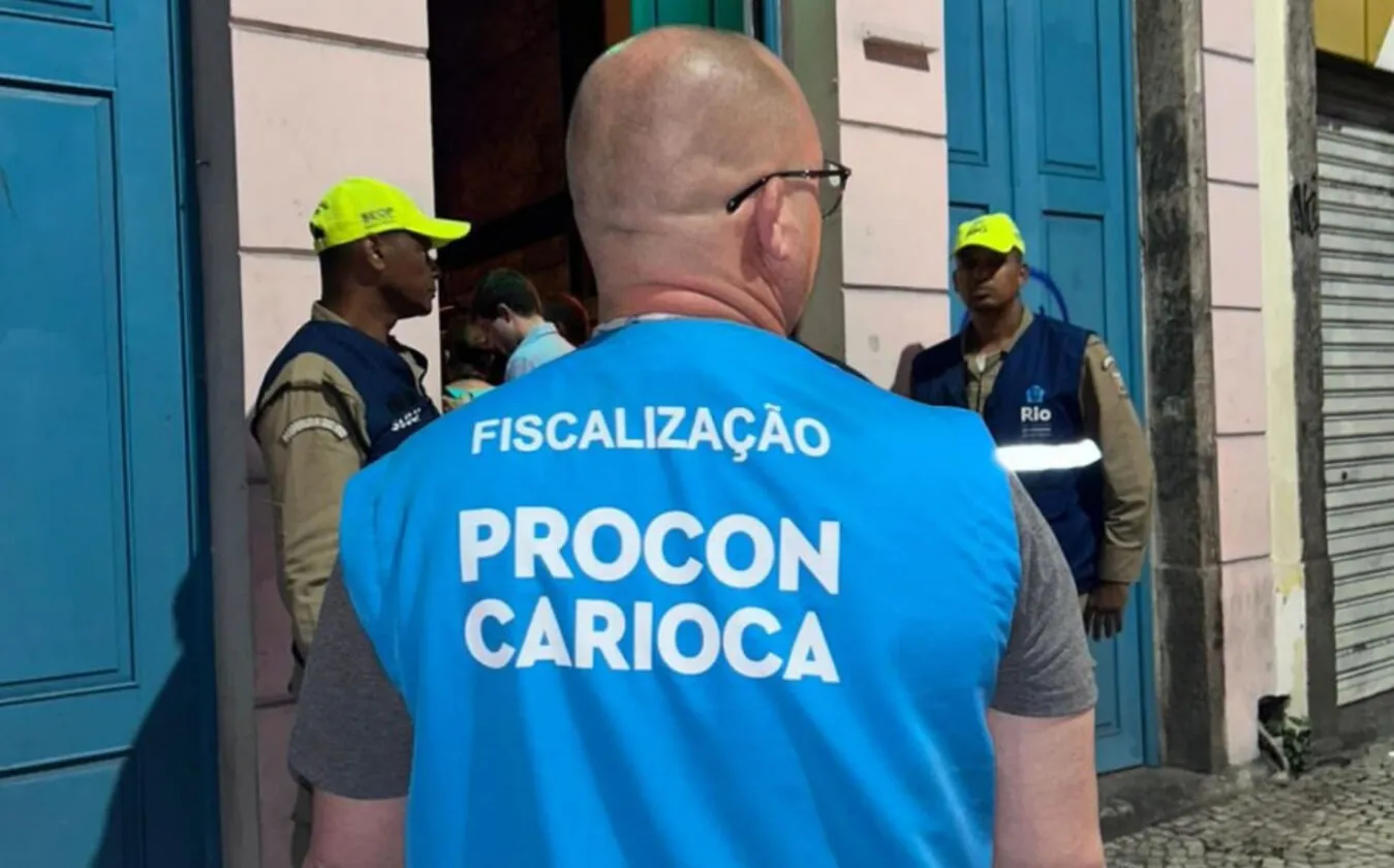 Bar na Lapa é multado por placa proibindo americanos e israelenses Bar na Lapa é multado por placa proibindo americanos e israelenses